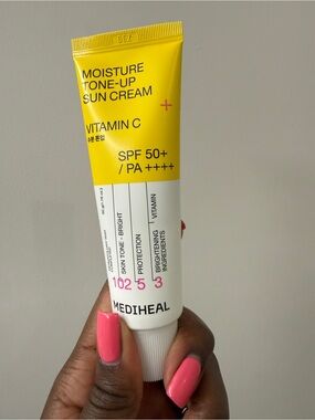 Moisture Tone-Up Sun Cream Vitamin C SPF 50+ PA++++ - Yellow/White